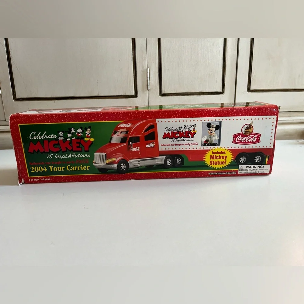 Coca-cola 2004 Tour Carrier Semi truck w/Mickey Statue SEMI 75th Anniversary